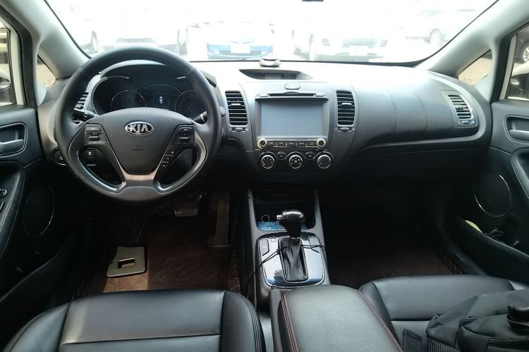 Used Kia K3 2016 1.6L Automatic GLS Center Console