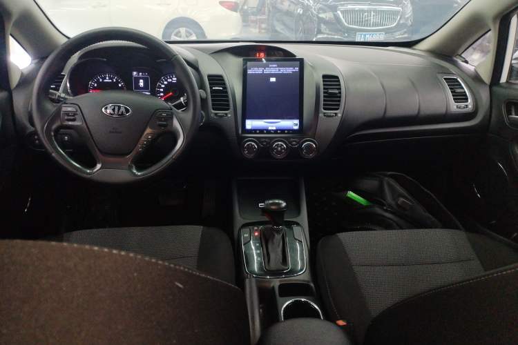 Used Kia K3 2016 1.6L Automatic GLS Center Console