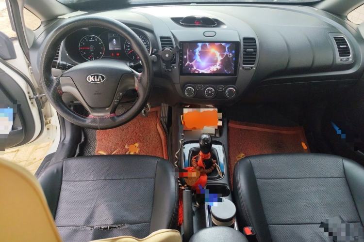 Used Kia K3 2016 1.6L Manual GL Center Console