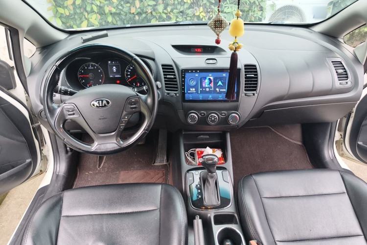 Used Kia K3 2016 1.6L Automatic GLS Center Console