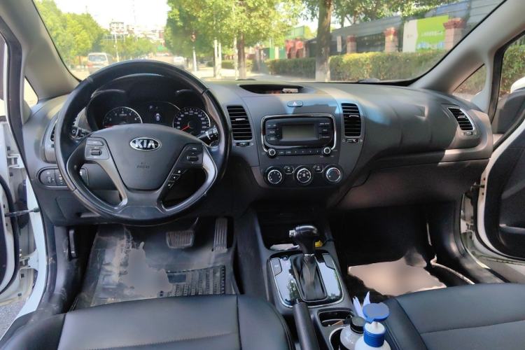 Used Kia K3 2016 1.6L Automatic GLS Center Console