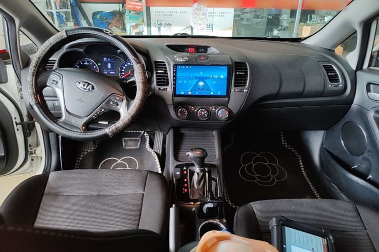 Used Kia K3 2016 1.6L Automatic GLS Center Console