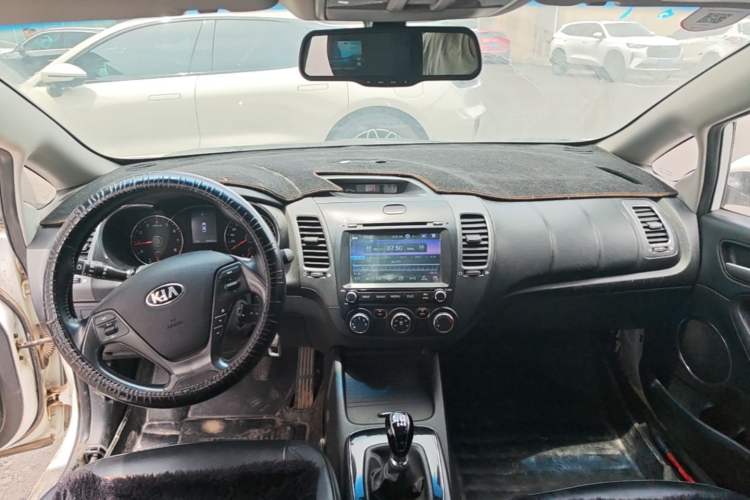Used Kia K3 2016 1.6L Manual GLS Center Console