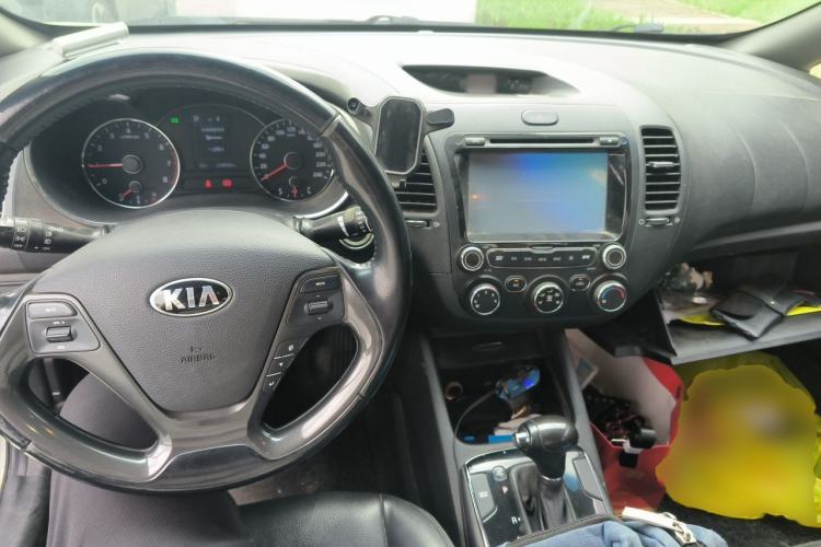 Used Kia K3 2016 1.6L Automatic GLS Center Console