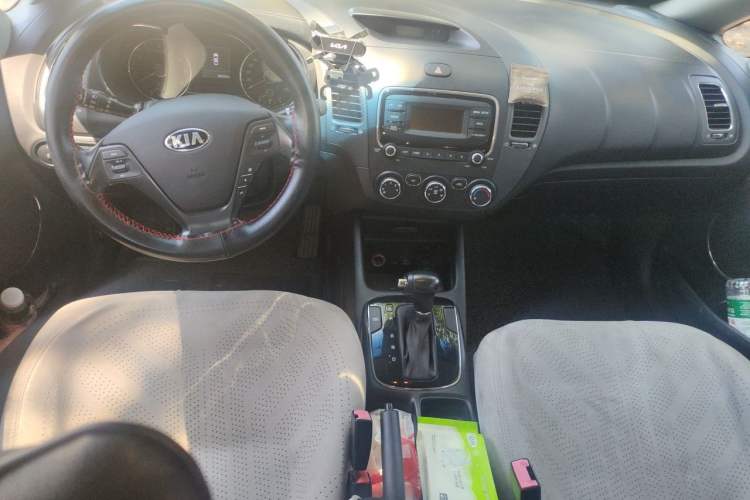 Used Kia K3 2016 1.6L Automatic GLS Center Console