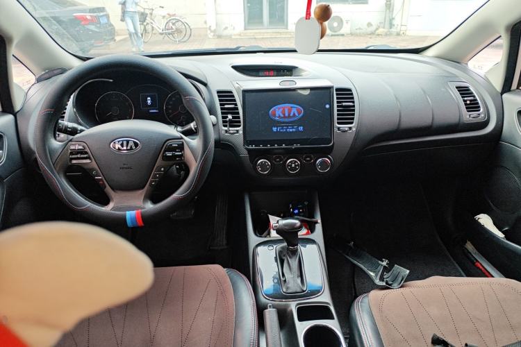 Used Kia K3 2016 1.6L Automatic GLS Center Console