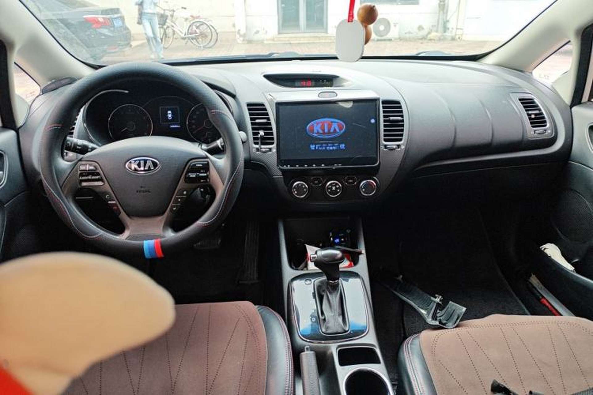 Used Kia K3 2016 1.6L Automatic GLS Center Console