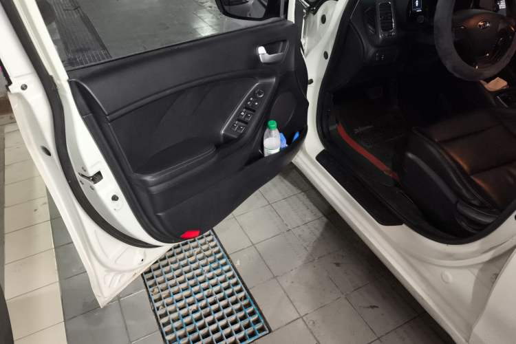 Used Kia K3 2016 1.6L Automatic with Sunroof Driver Seat