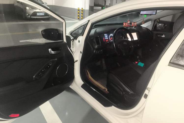 Used Kia K3 2016 1.6L Automatic DLX Driver Seat