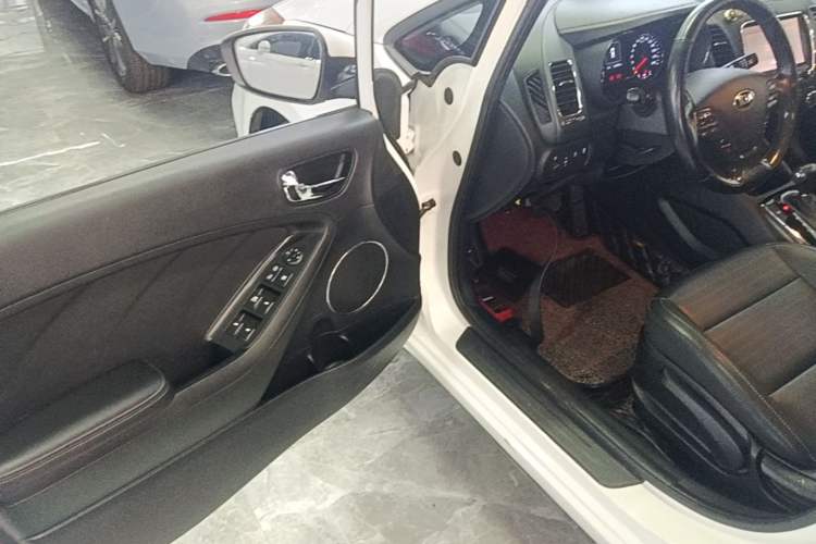 Used Kia K3 2016 1.6L Automatic DLX Driver Seat