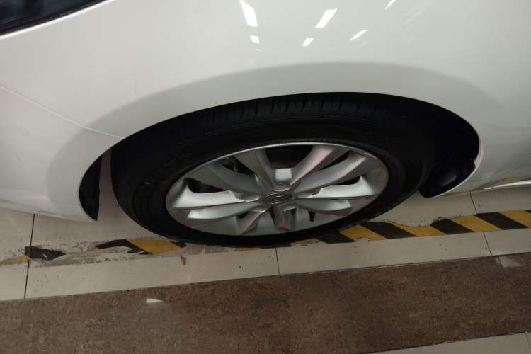 Used Kia K3 2016 1.6L Automatic with Sunroof Exterior 7