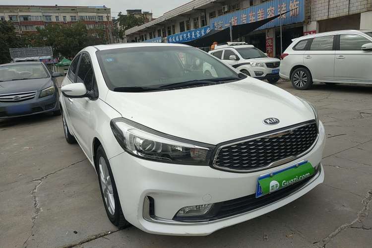 Used Kia K3 2016 1.6L Automatic GLS Front Right 45 Deg
