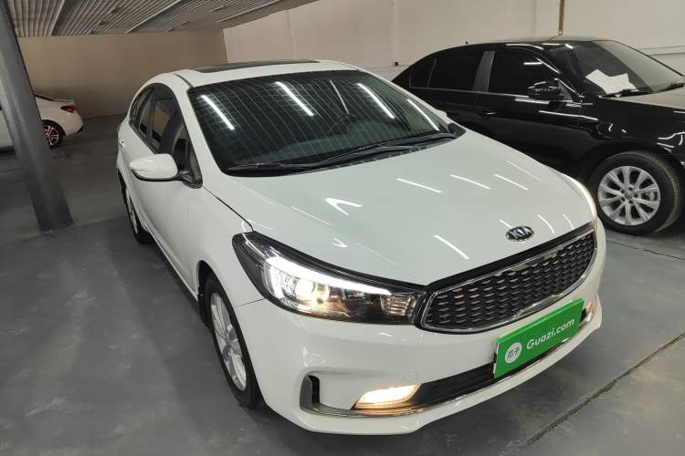 Used Kia K3 2016 1.6L Automatic GLS Front Right 45 Deg