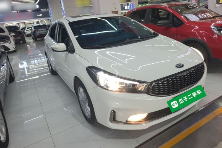 Used Kia K3 2016 1.6L Automatic GLS Front Right 45 Deg