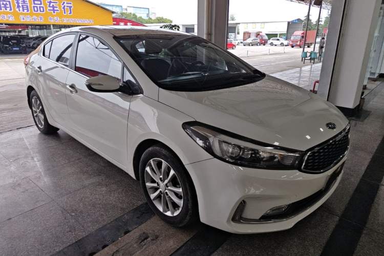 Used Kia K3 2016 1.6L Automatic GLS Front Right 45 Deg