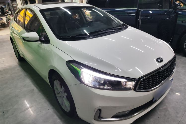 Used Kia K3 2016 1.6L Automatic GLS Front Right 45 Deg