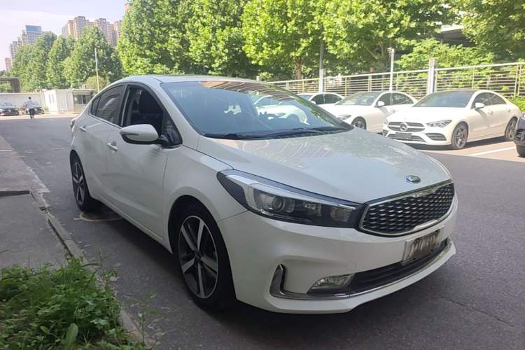 Used Kia K3 2016 1.6L Automatic GLS Front Right 45 Deg