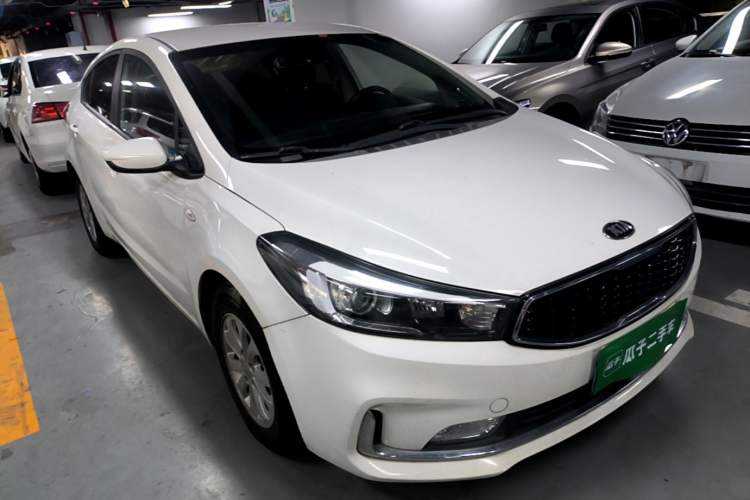 Used Kia K3 2016 1.6L Manual GL Front Right 45 Deg
