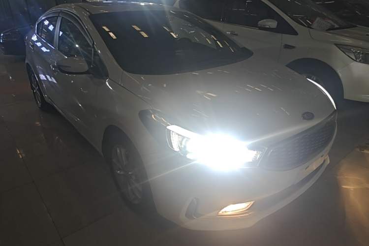 Used Kia K3 2016 1.6L Automatic GLS Front Right 45 Deg