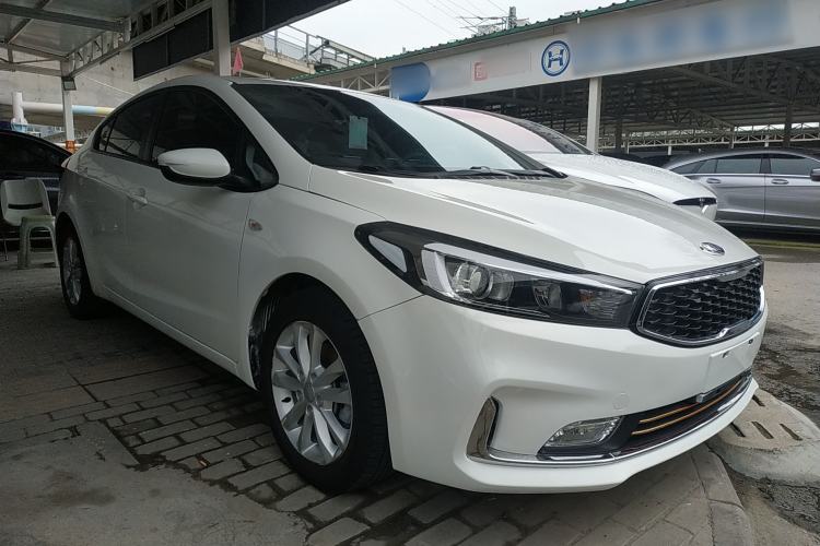 Used Kia K3 2016 1.6L Automatic GLS Front Right 45 Deg