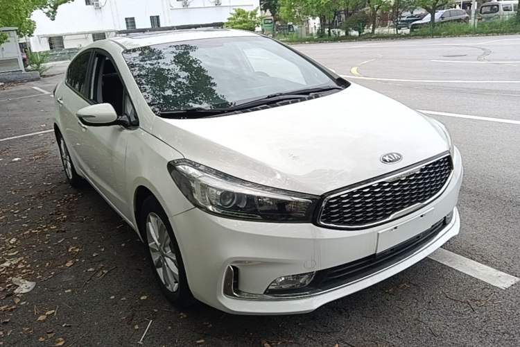 Used Kia K3 2016 1.6L Automatic GLS Front Right 45 Deg