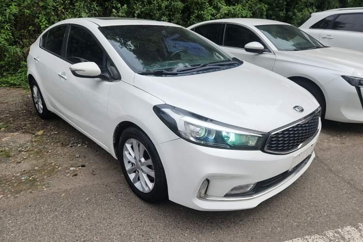 Used Kia K3 2016 1.6L Automatic GLS Front Right 45 Deg