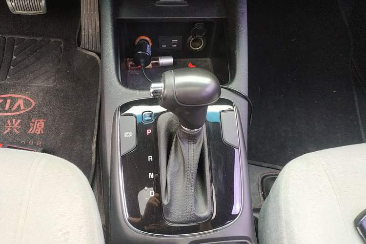 Used Kia K3 2016 1.6L Automatic GLS Gear Lever