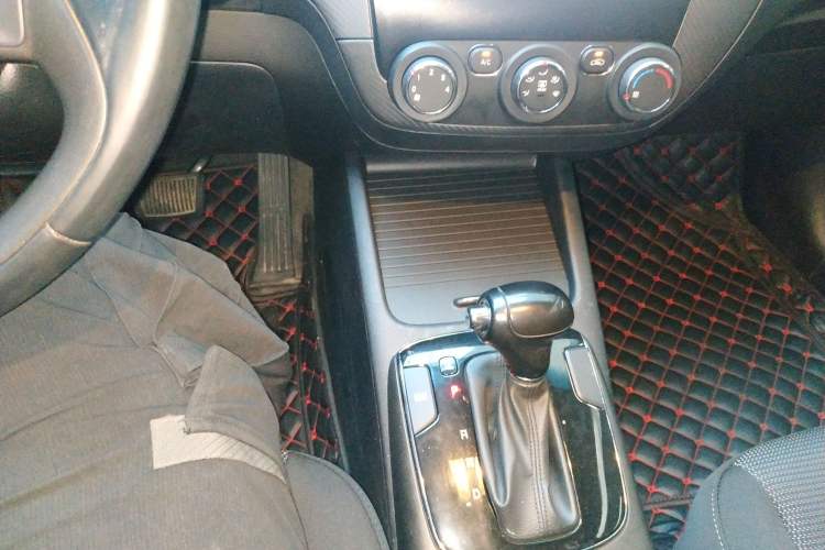 Used Kia K3 2016 1.6L Automatic GLS Gear Lever