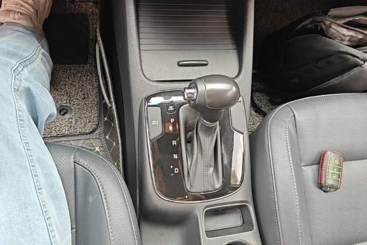 Used Kia K3 2016 1.6L Automatic DLX Gear Lever
