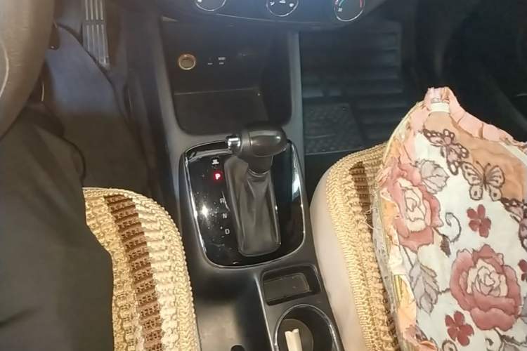 Used Kia K3 2016 1.6L Automatic GL Gear Lever