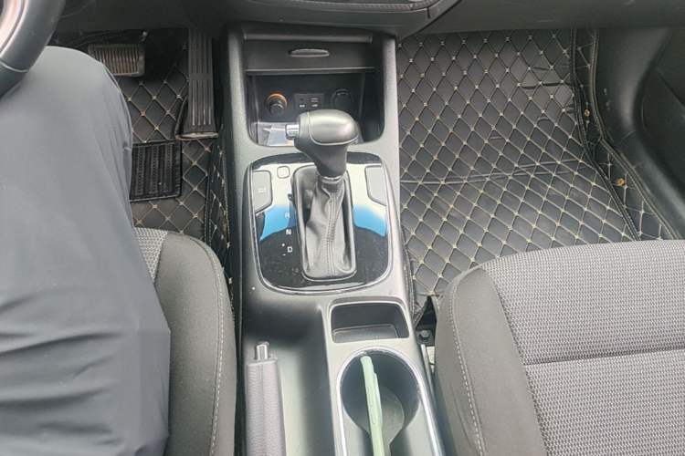 Used Kia K3 2016 1.6L Automatic GLS Gear Lever