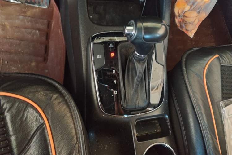Used Kia K3 2016 1.6L Automatic GLS Gear Lever