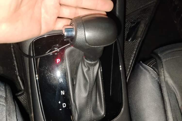Used Kia K3 2016 1.6L Automatic GL Gear Lever