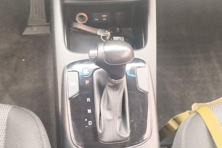 Used Kia K3 2016 1.6L Automatic GLS Gear Lever