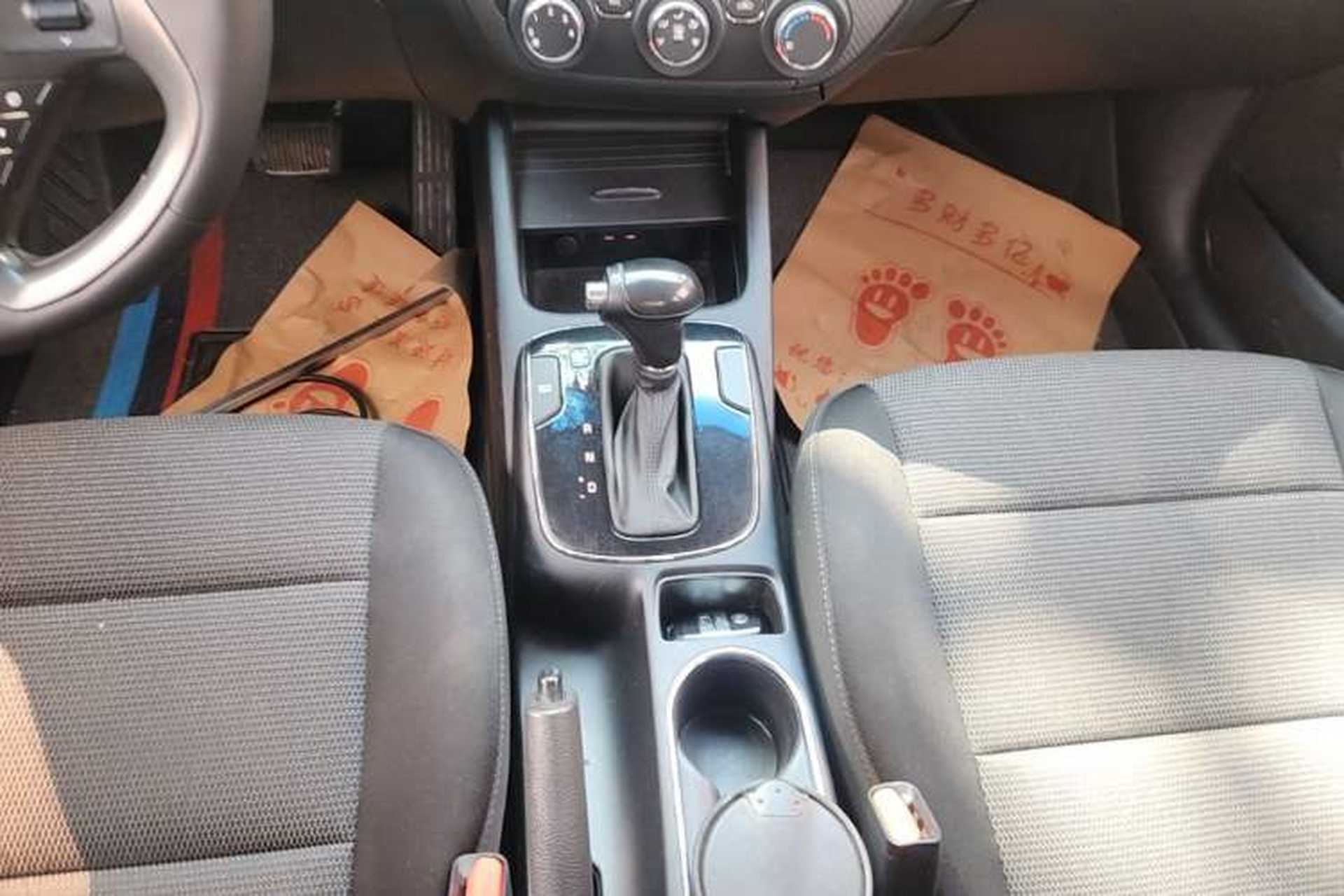 Used Kia K3 2016 1.6L Automatic GLS Gear Lever
