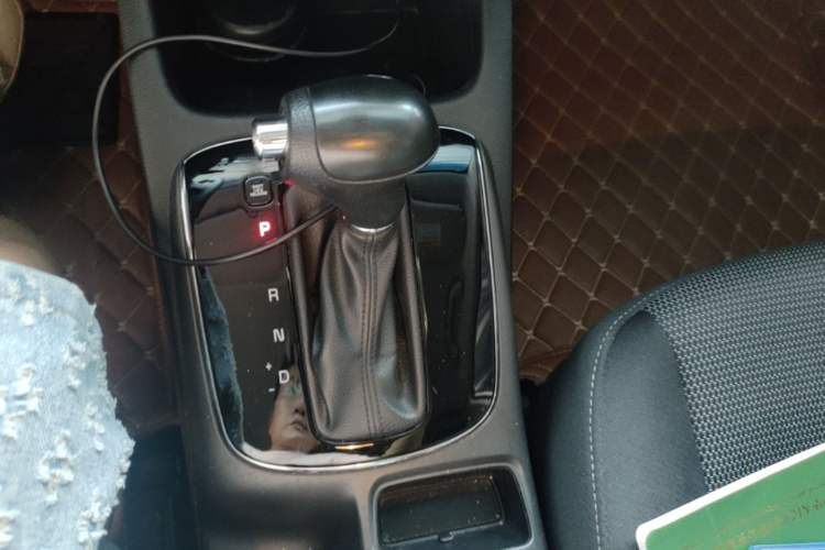 Used Kia K3 2016 1.6L Automatic GL Gear Lever