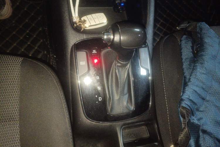Used Kia K3 2016 1.6L Automatic GLS Gear Lever