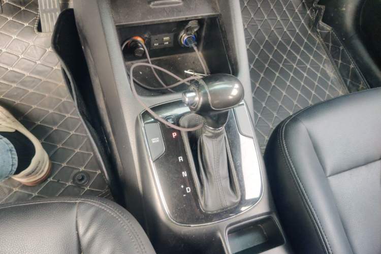Used Kia K3 2016 1.6L Automatic GLS Gear Lever