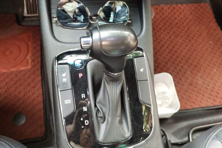 Used Kia K3 2016 1.6L Automatic GLS Gear Lever