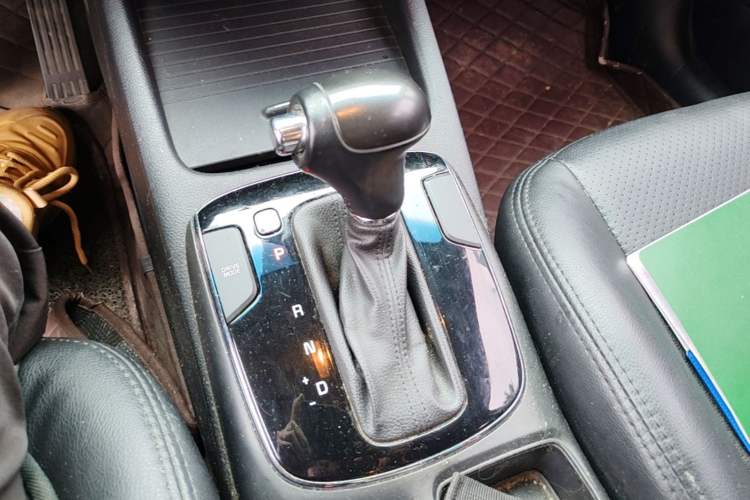 Used Kia K3 2016 1.6L Automatic GLS Gear Lever