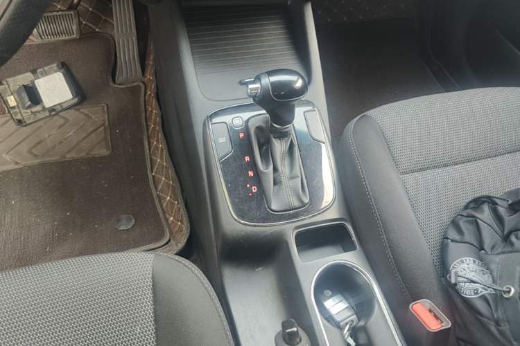 Used Kia K3 2016 1.6L Automatic GLS Gear Lever