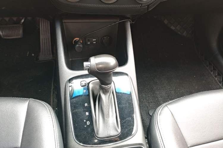 Used Kia K3 2016 1.6L Automatic GL Gear Lever