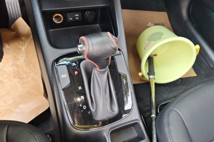Used Kia K3 2016 1.6L Automatic GLS Gear Lever
