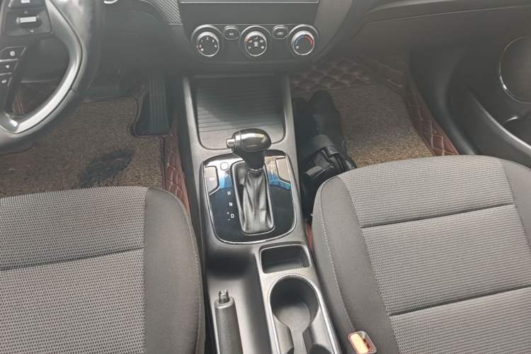 Used Kia K3 2016 1.6L Automatic GLS Gear Lever
