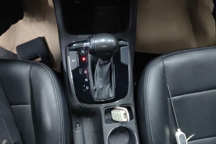 Used Kia K3 2016 1.6L Automatic GLS Gear Lever