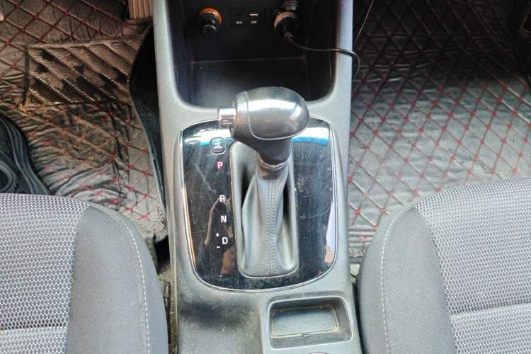 Used Kia K3 2016 1.6L Automatic GL Gear Lever