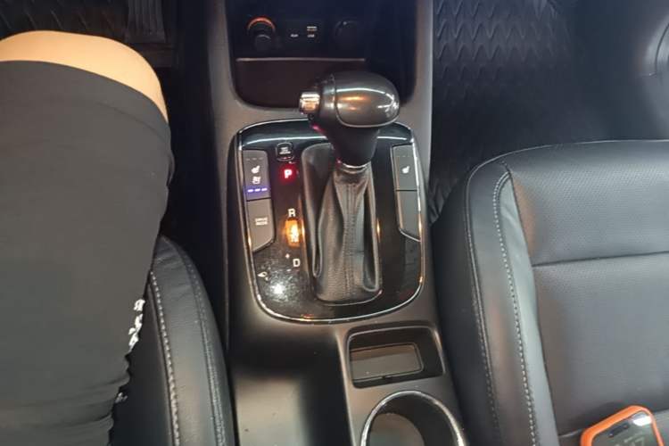 Used Kia K3 2016 1.6L Automatic GLS Gear Lever