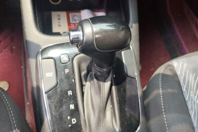 Used Kia K3 2016 1.6L Automatic GLS Gear Lever