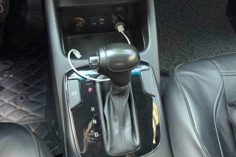 Used Kia K3 2016 1.6L Automatic GLS Gear Lever