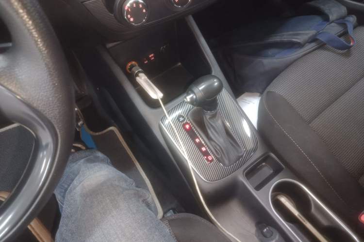 Used Kia K3 2016 1.6L Automatic GL Gear Lever